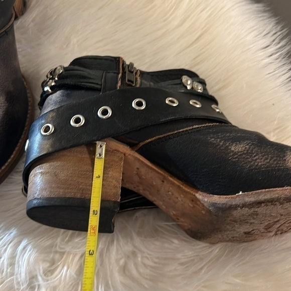 EUC Freebird Saloon Distressed Silver Buckle Black/ Brown Booties Size 8 - Picture 13 of 14